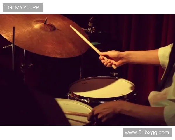 爵士乐的魅力与创新：从传统到现代的音乐演变与文化影响